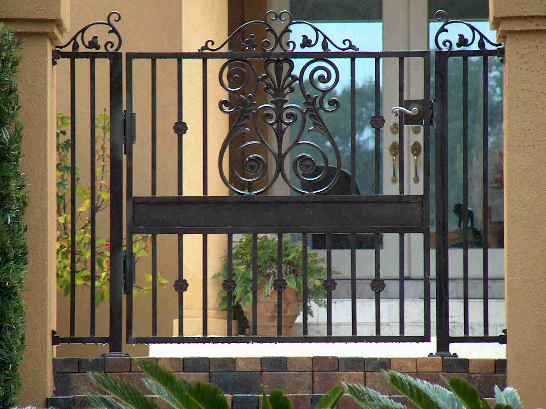 Custom-Courtyard-Gate-(WG-3)