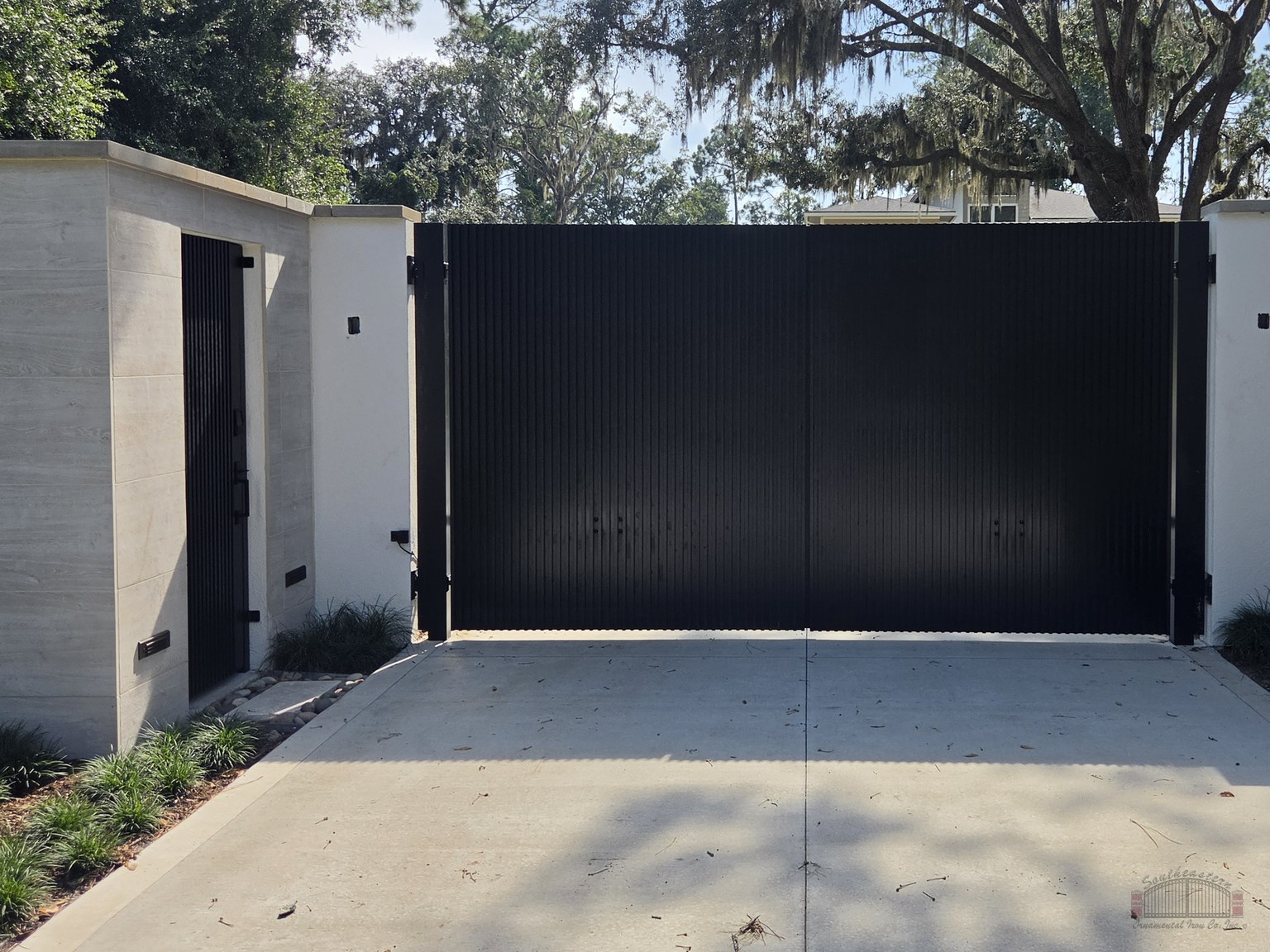 Fluted Privacy Drive Gate (VG-23)